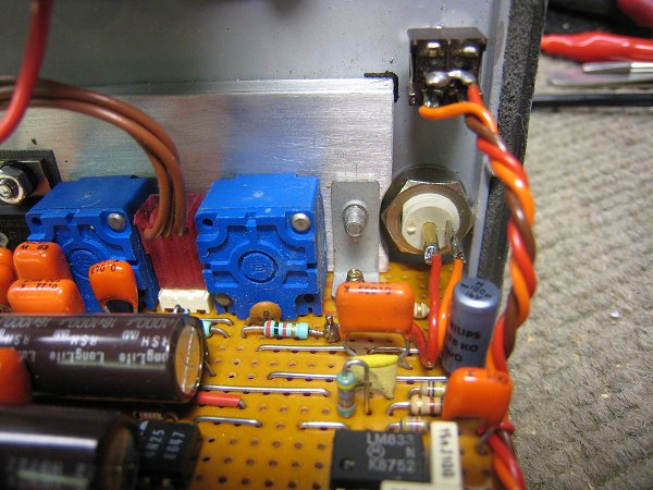 Input connector is now a BNC socket (70K)