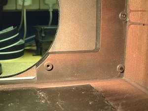 Behind the bottom half of the baffle (19K)