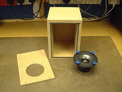 MDF box - baffle, sealing gasket and
       AP100Z0 driver (12K)