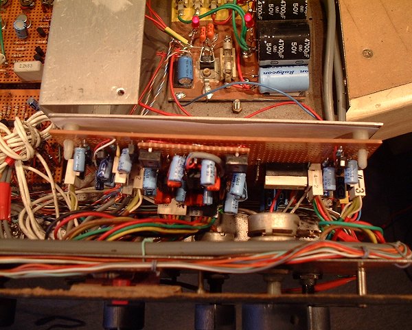 Close-up of the preamp
      (86k)
