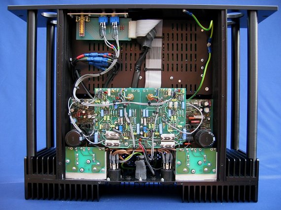 Internal view of the Chord AM8/21 (69k)