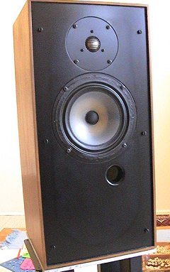 Front view of the Studio 1a (23K)