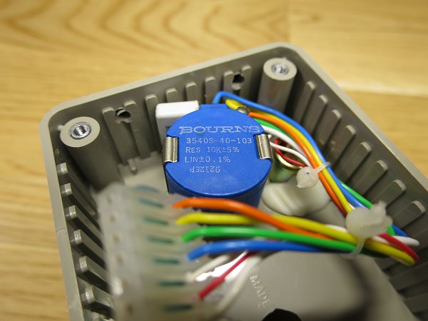 Close-up of the expensive
      Bournes 10-turn potentiometer used in the 1030 Micro Cal